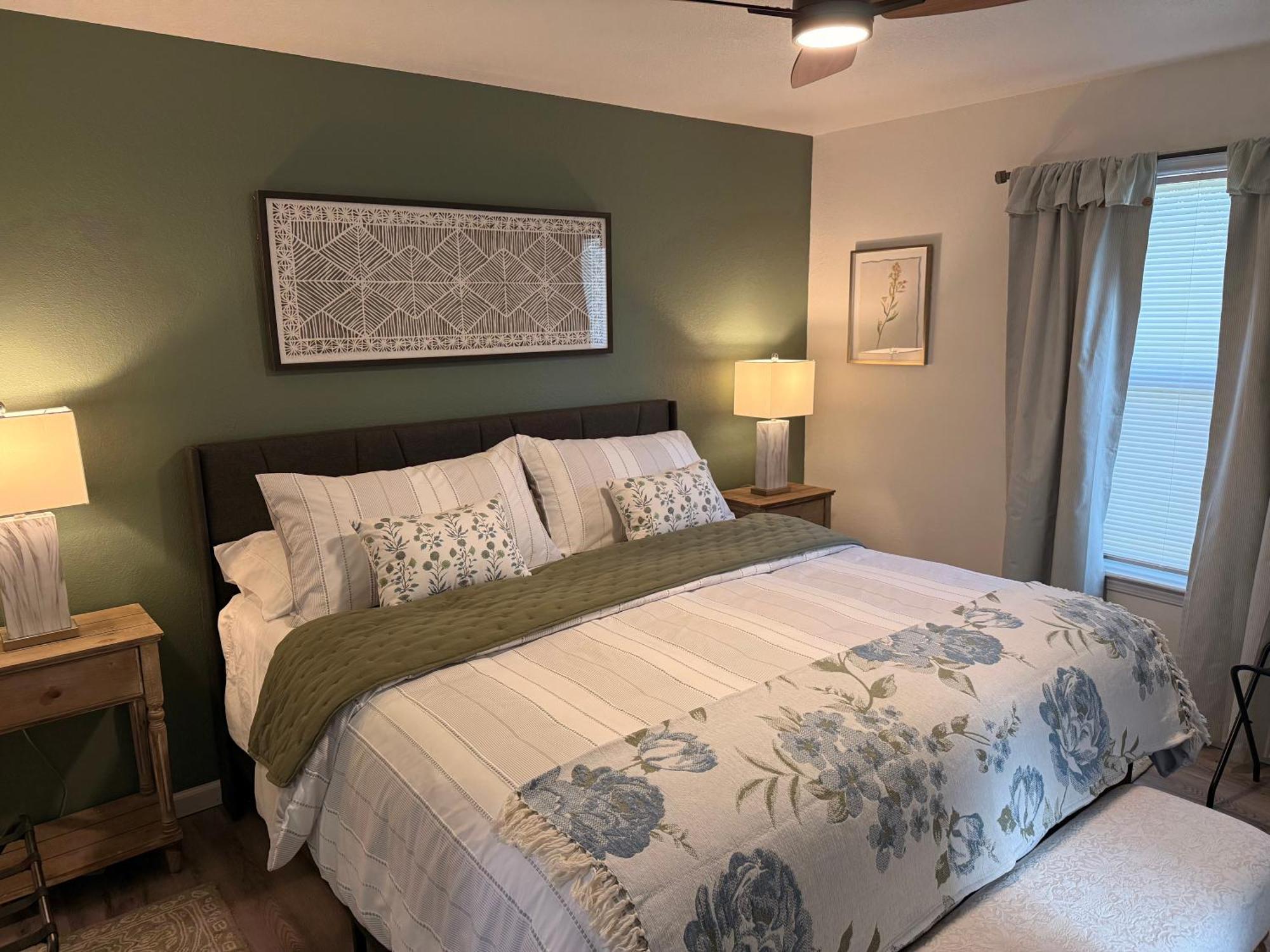 Sunrise Experience W/King Size Bed & Pet Friendly Villa Roswell Exterior photo